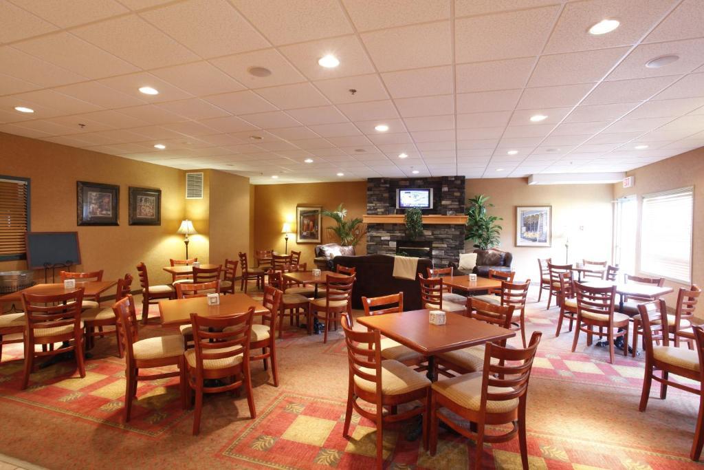 Pomeroy Inn And Suites Chetwynd Eksteriør billede