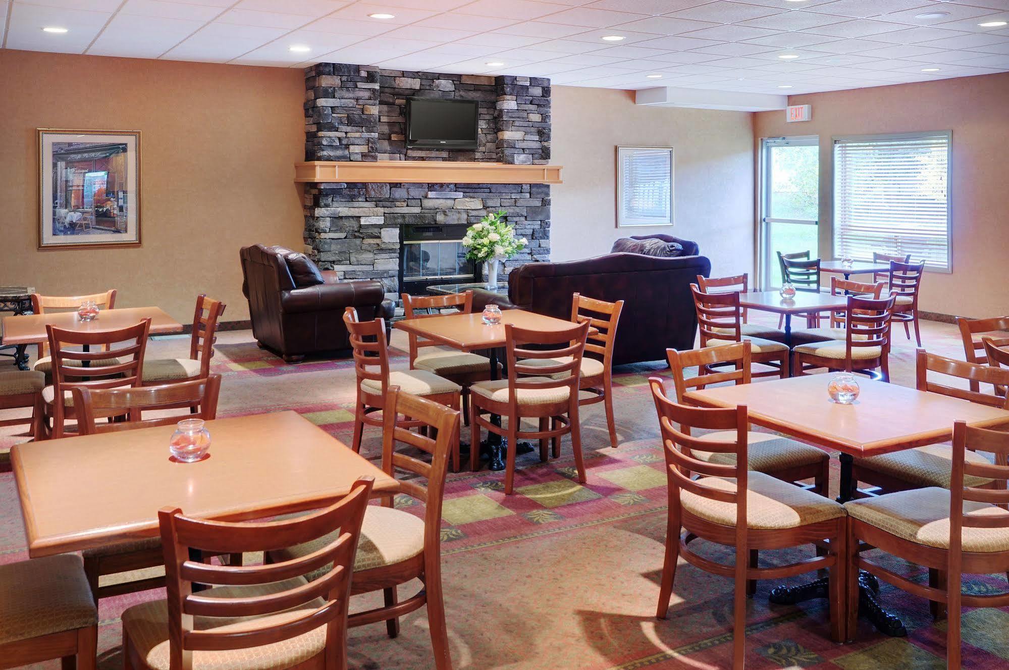 Pomeroy Inn And Suites Chetwynd Eksteriør billede