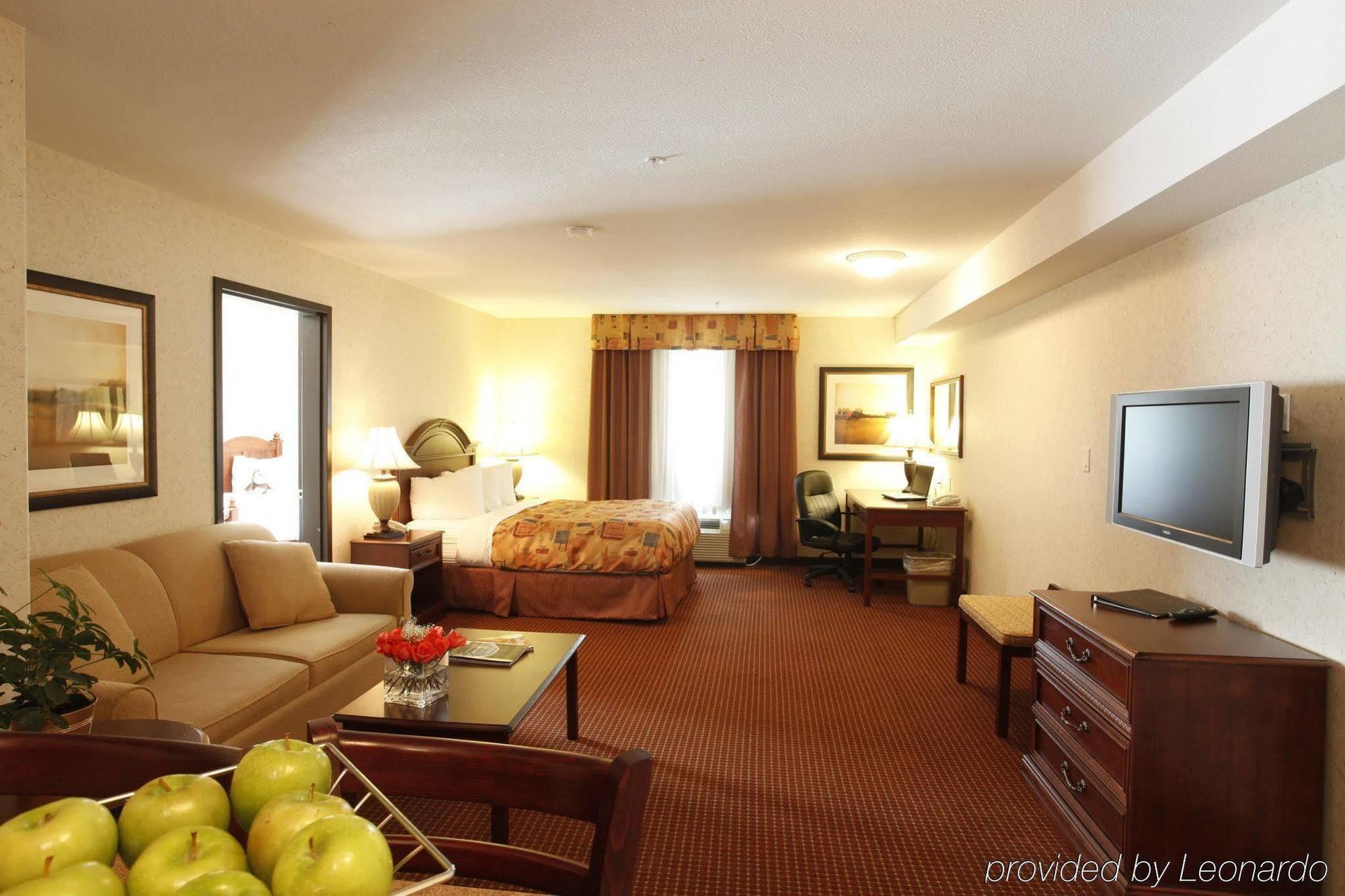 Pomeroy Inn And Suites Chetwynd Eksteriør billede